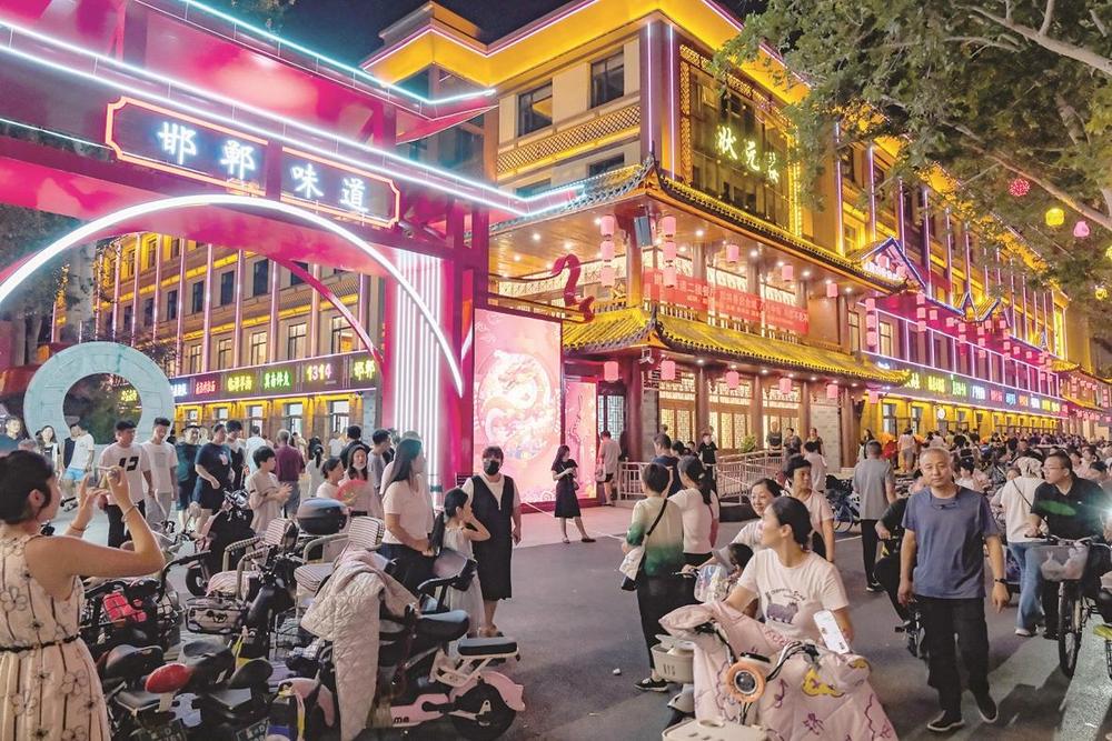众多市民和游客在“邯郸味道”品尝美食|邯郸市_新浪财经_新浪网