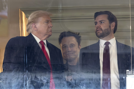 ▲去年12月，特朗普、马斯克和万斯在马里兰州举行的陆海军橄榄球比赛上