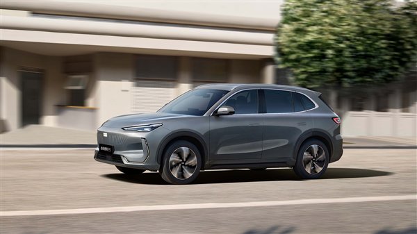 吉利的另一个爆款车型——银河E5，上市11个月销量超过15万辆｜来源：吉利银河官网