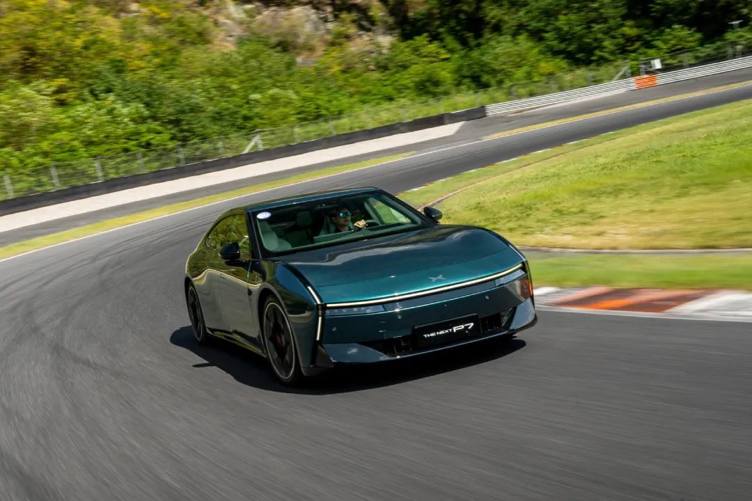 全新小鹏P7 图片来源：新浪微博@小鹏汽车