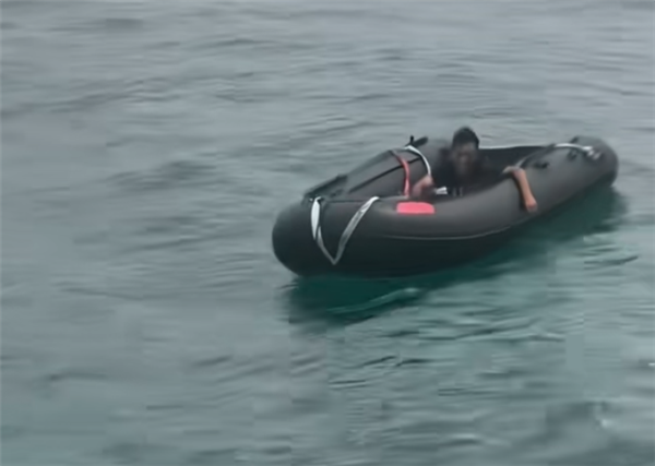 男子在海上漂泊6天在三亚获救 救人者：他6天没吃饭 靠雨水撑下来