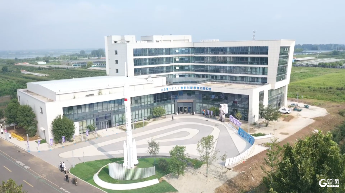 半岛青少年人工智能创新教育实践基地。