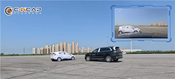 AEB满分豪取5星+！问界M8 C-NCAP成绩公布：新规最优