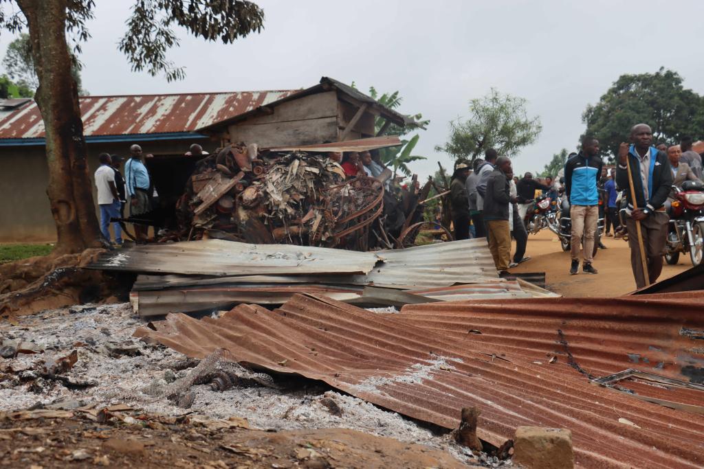 這是8月17日在剛果（金）東部北基伍省貝尼地區(qū)奧恰村拍攝的襲擊現(xiàn)場。新華社發(fā)