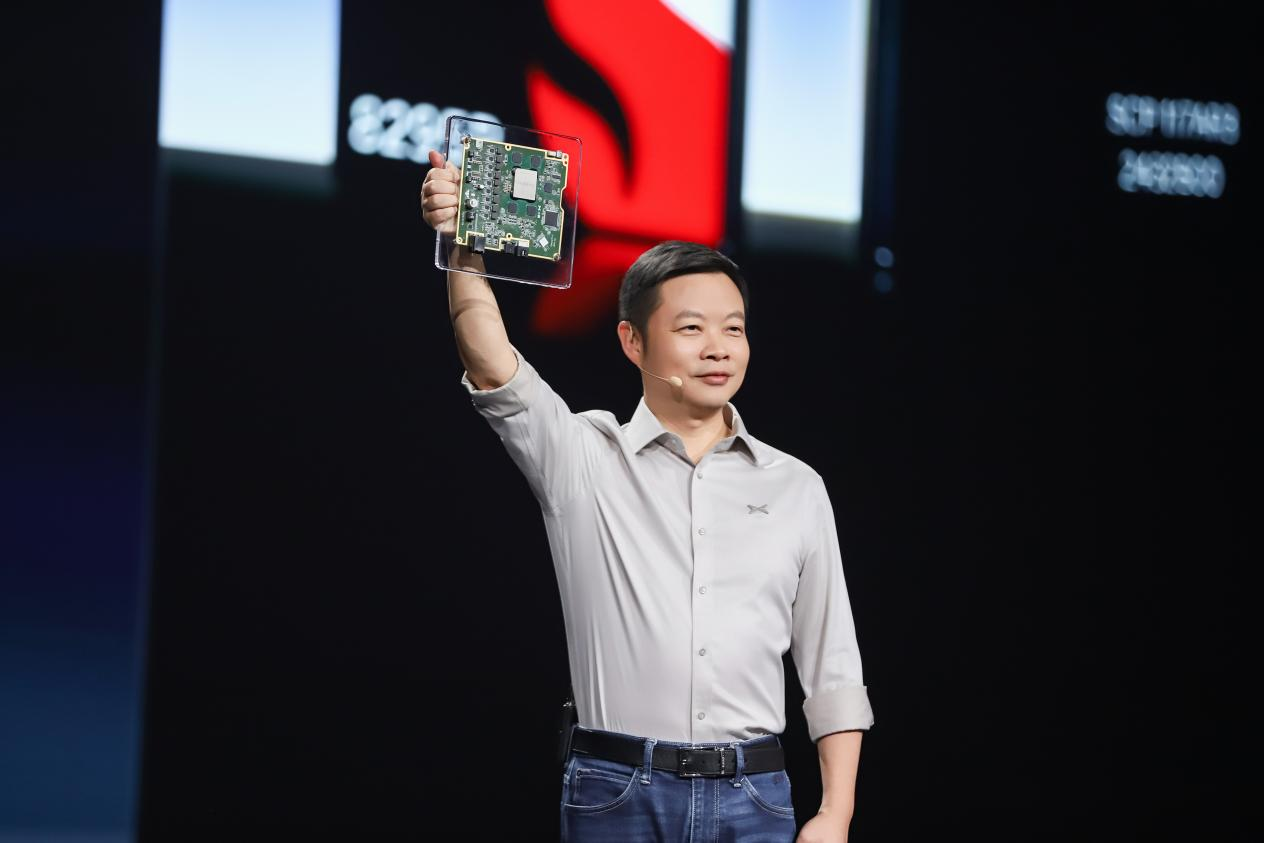 小鹏图灵AI芯片。