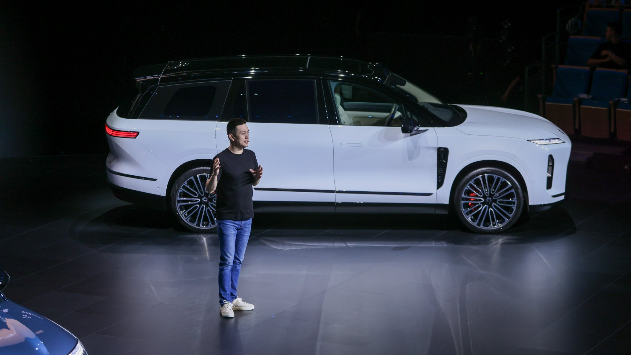 1 个月，2 场胜仗，李斌从「斌子」变成「斌神」