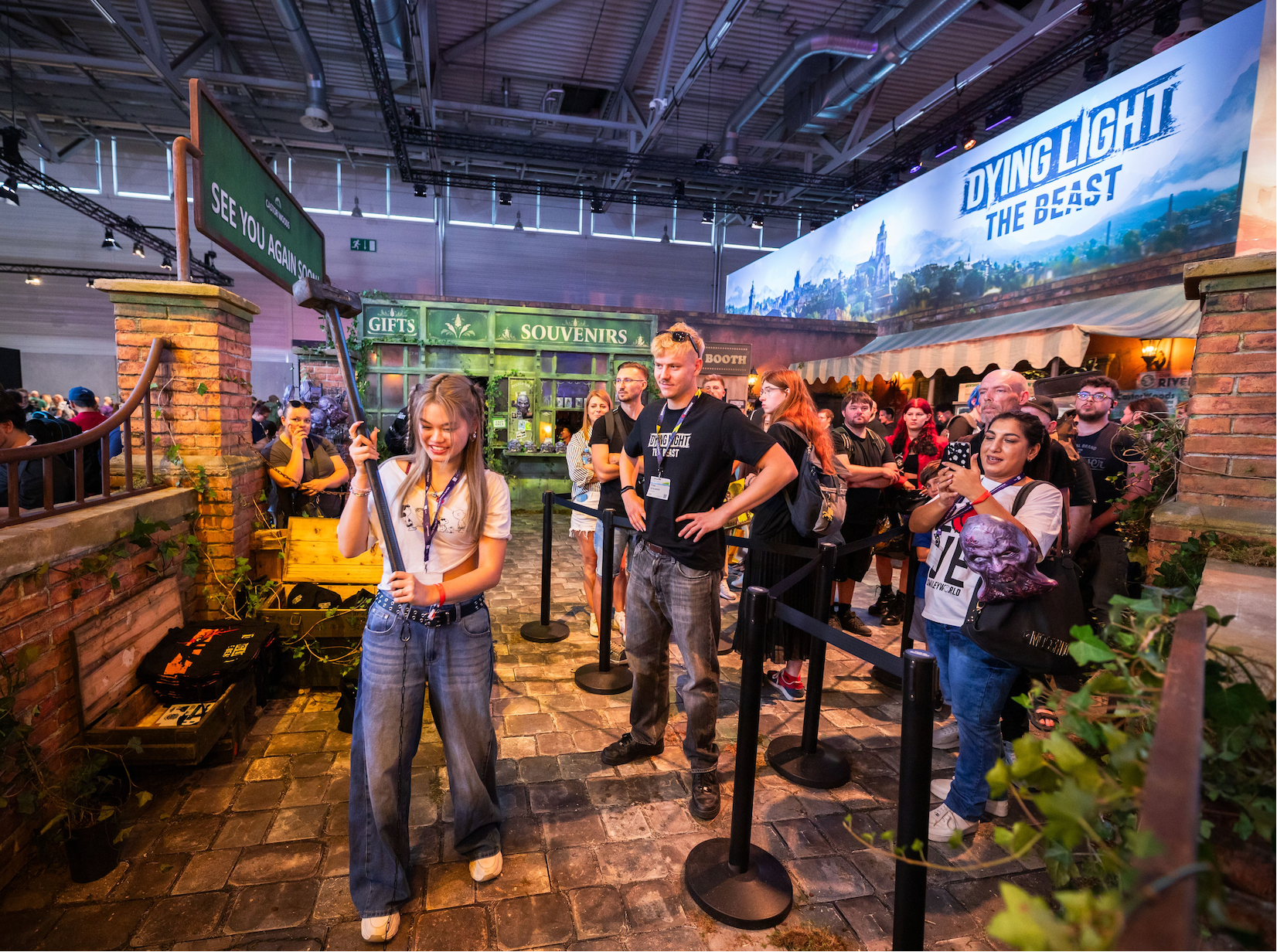 《消逝的光芒：困兽》