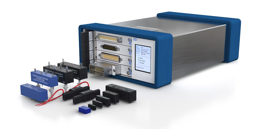 【图为Pickering 集团展出的机箱和继电器产品】