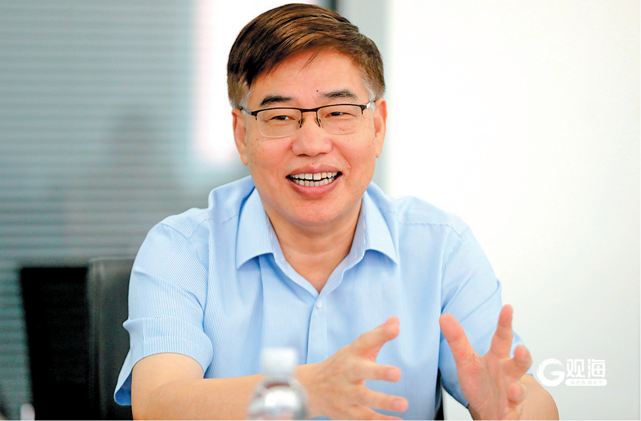薛长湖接受记者采访。韩星 摄