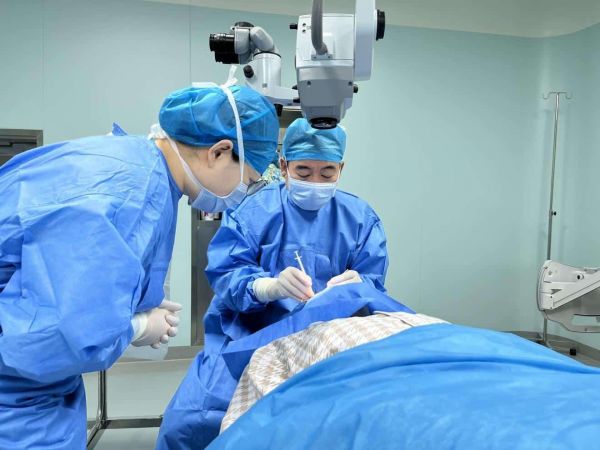 许正华主任手术中