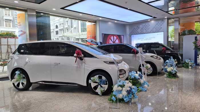 ▲ 体验店内部，图源 Carmudi