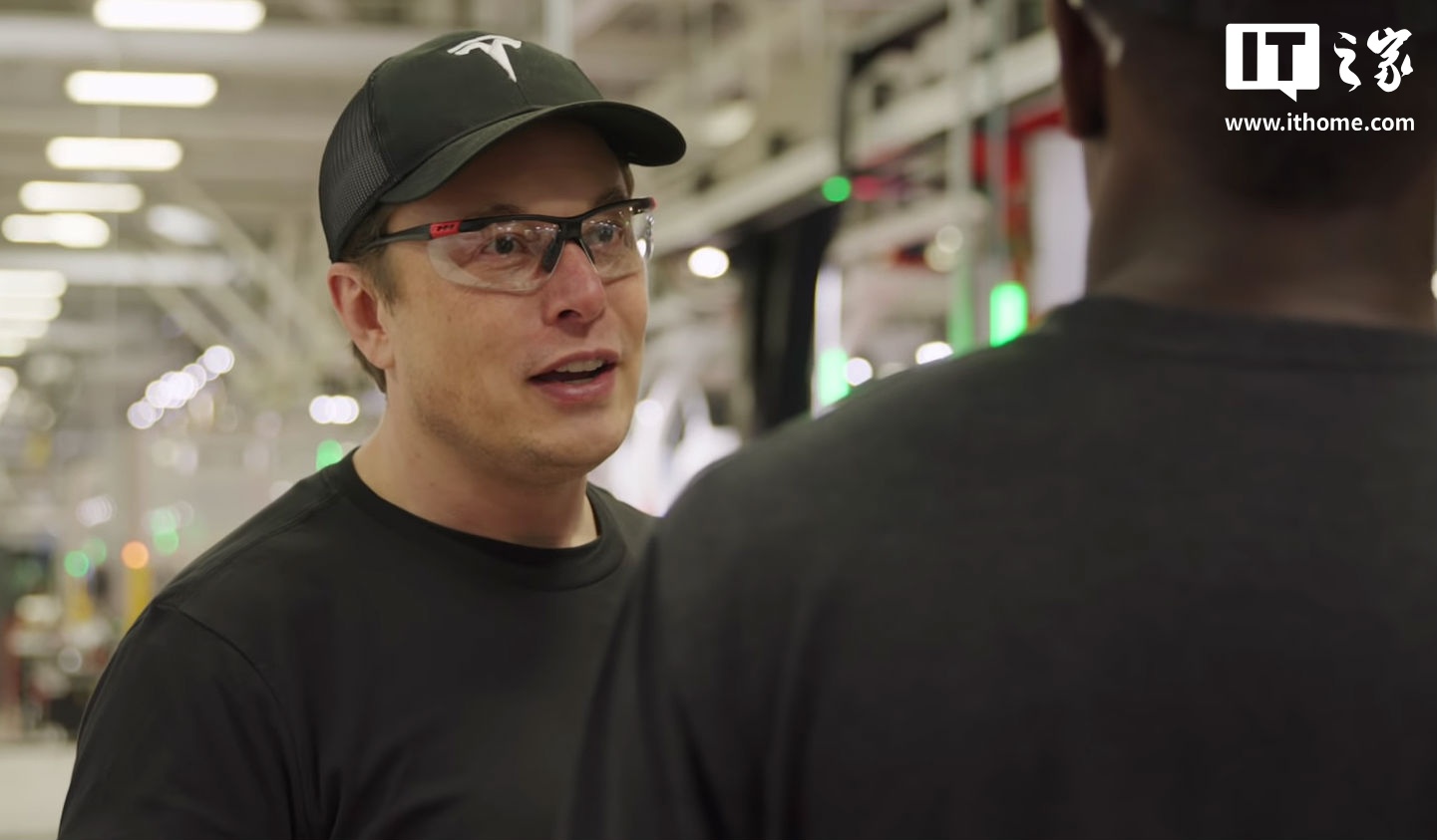 马斯克来真的：旗下 xAI 起诉苹果与 OpenAI，指控其合谋垄断 AI 市场