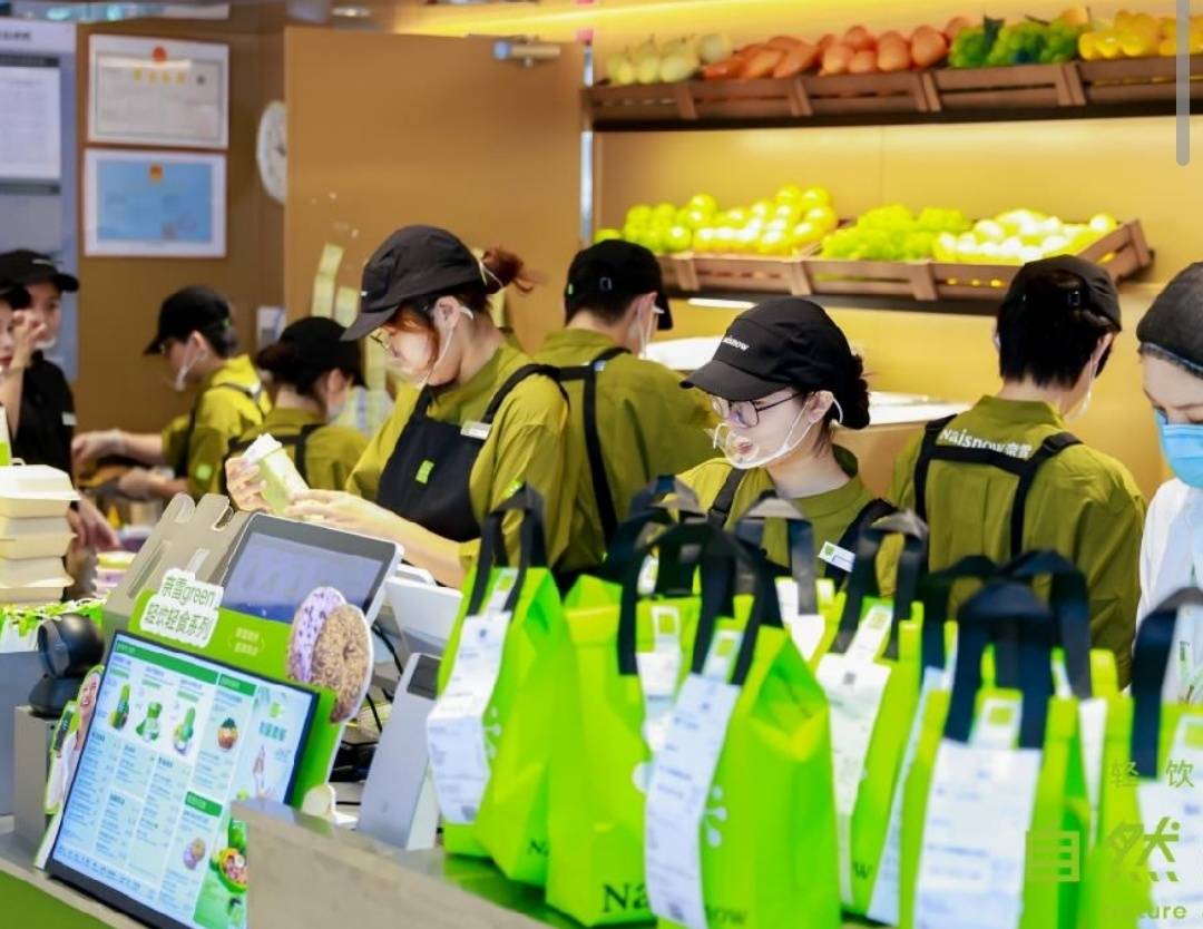 奈雪2025上半年营收21.8亿 日均订单量同比提升11.4%