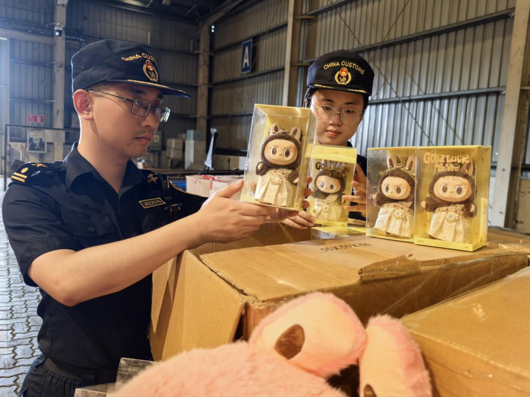 　　宁波海关查获一批侵权“Labubu玩具系列”货物 通讯员 胡思斯摄