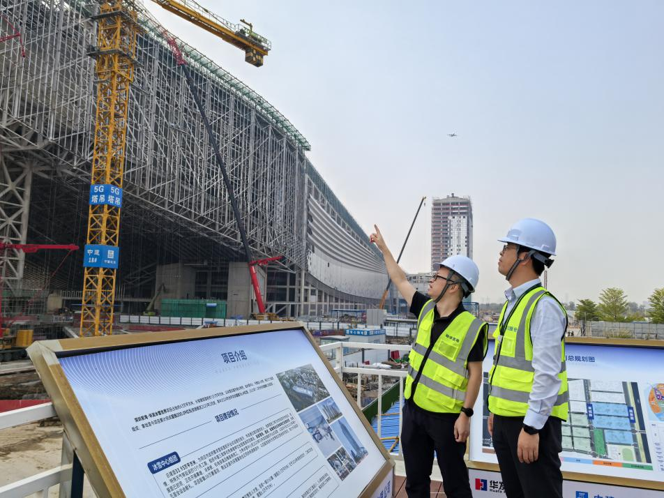 邮储银行深圳分行客户经理走访华发冰雪世界