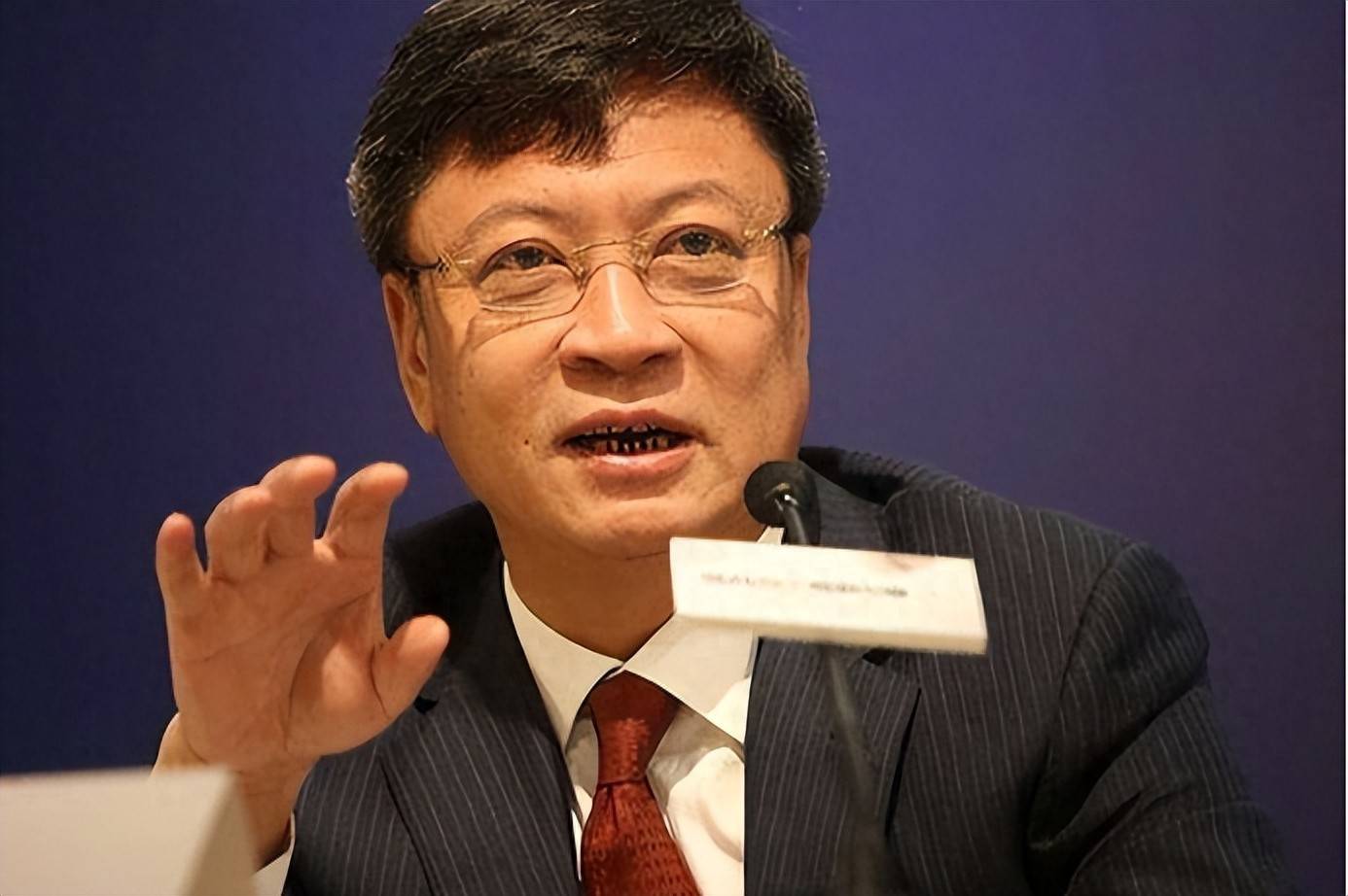 港湾周评|融创与万科,地产巨头们的不一样命运