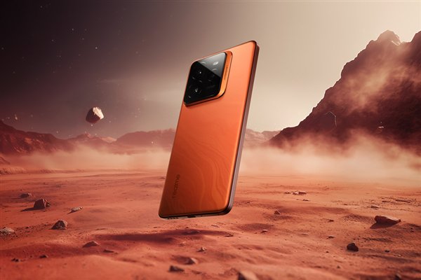 真我高管坐地铁被拍：真我GT8 Pro差点被曝光