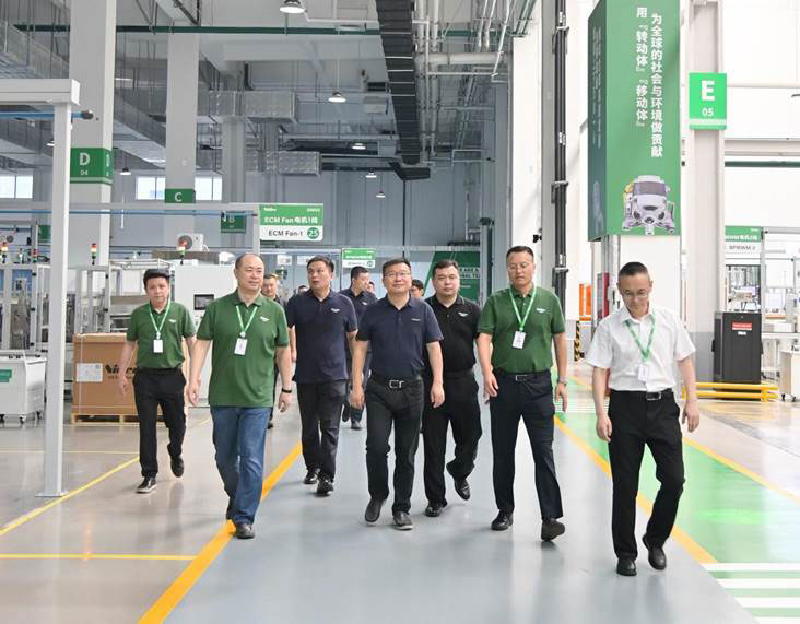 图4. 参观制造现场