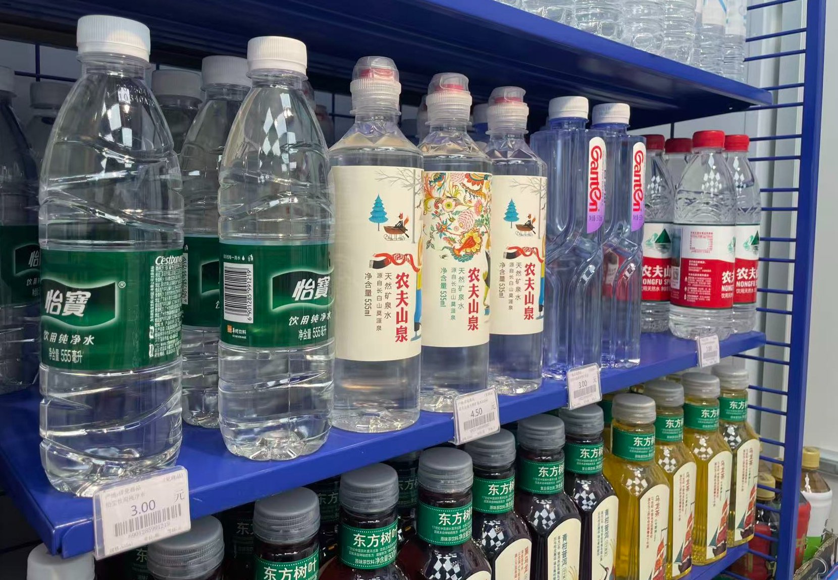 2025年水戰還在打：1元水已成常態(tài)，農夫山泉“回血”，娃哈哈殺進(jìn)一線(xiàn)