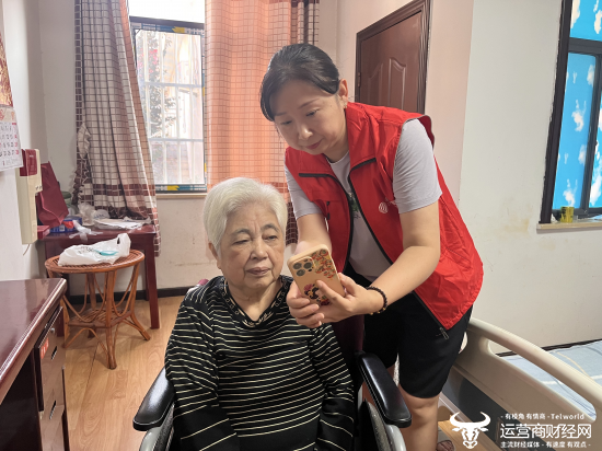 （湖北移动以心级服务关爱银龄老人）