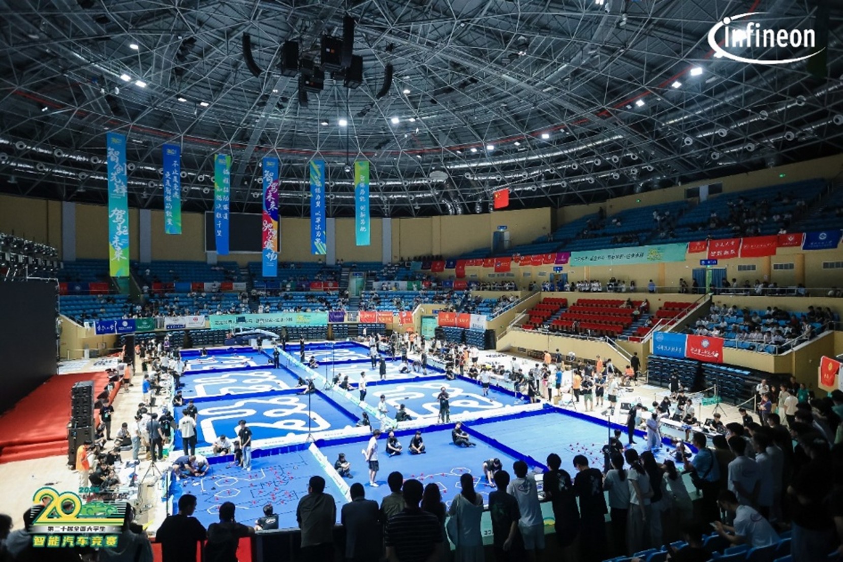 第二十届全国大学生智能汽车竞赛总决赛现场