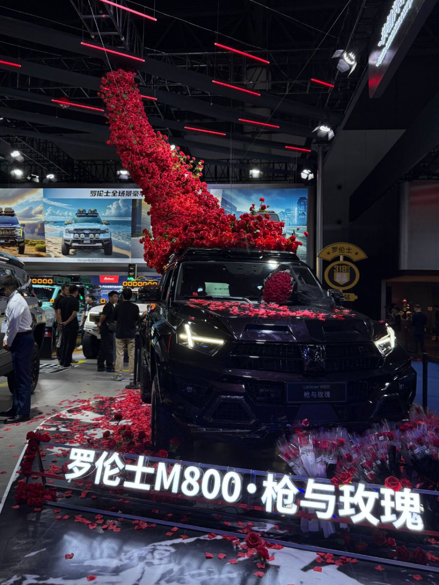 （罗伦士的枪与玫瑰，图片来源：21世纪经济报道记者现场拍摄）