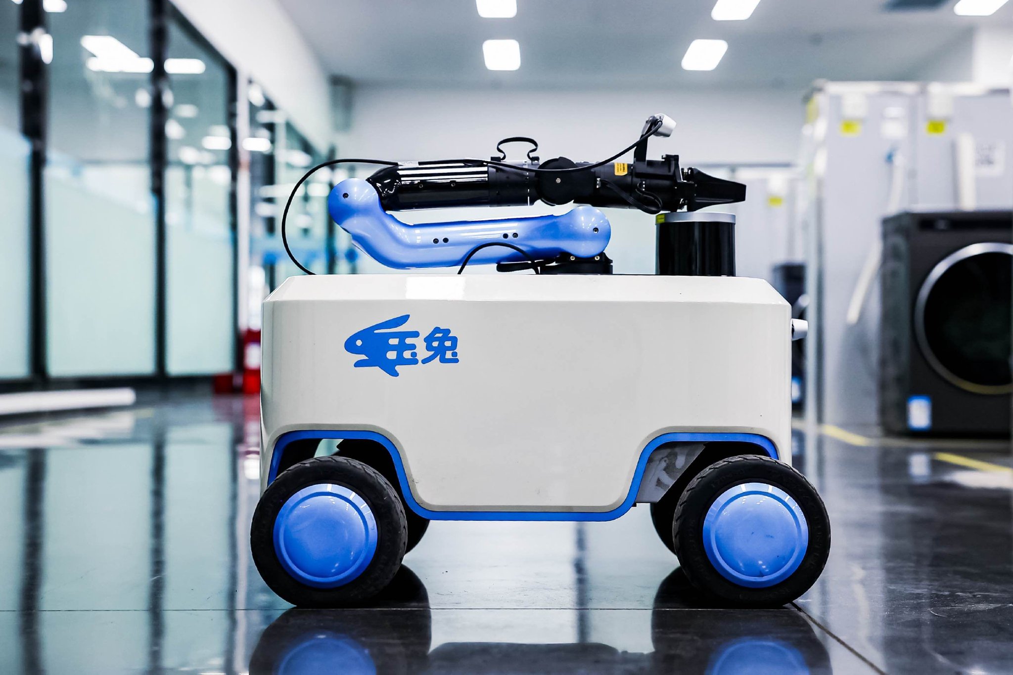 （玉兔机器人 图源：美的）