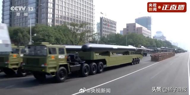 DF61来了！东风导弹亮相阅兵场|扬子晚报_新浪财经_新浪网