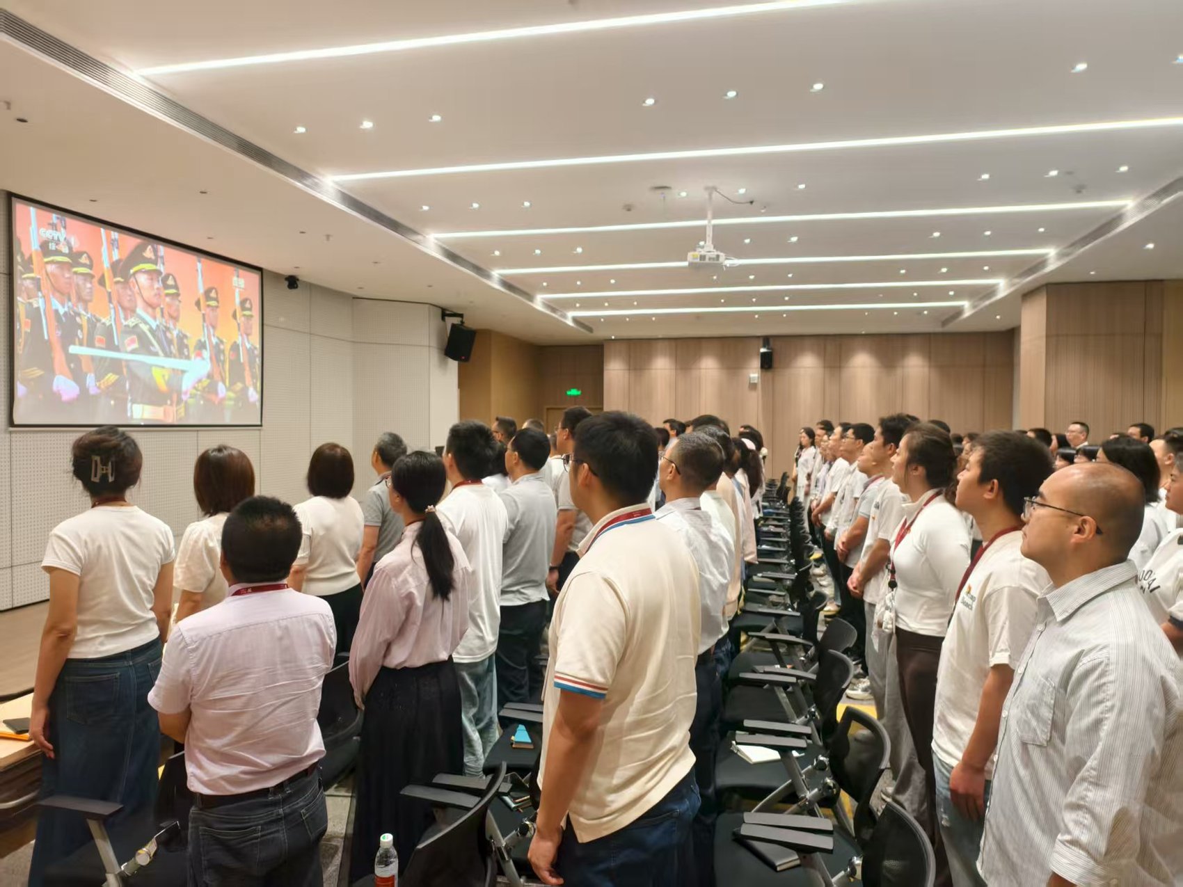 成都长城开发科技股份有限公司组织党员及关键骨干员工进行集中观看（受访者供图）