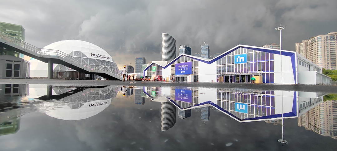 即将完成搭建的外滩大会科技展览厅