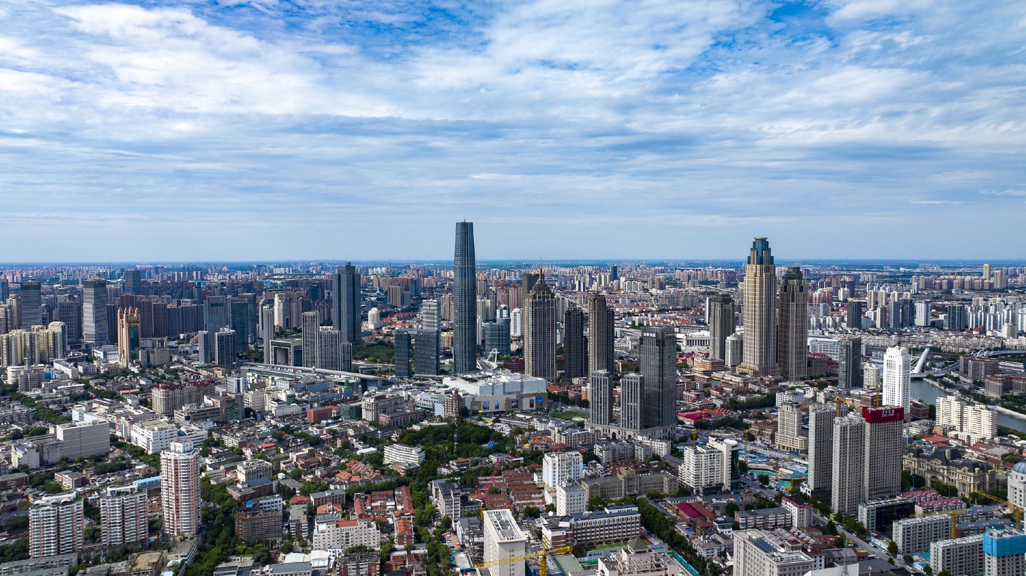 2025年上海合作组织峰会在天津举行，这是天津市中心城区街景（无人机照片）。记者　赵子硕　摄