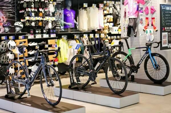 迪卡侬打造的专业公路自行车品牌VAN RYSEL