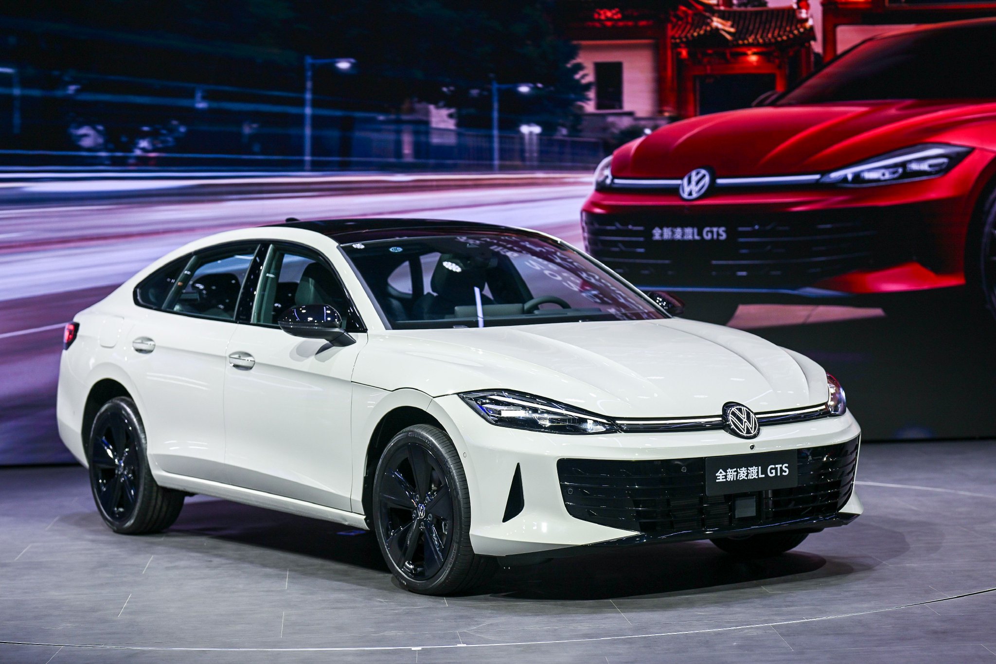 2025成都车展：全新凌渡L上市引领油车个性化风潮，上汽大众持续发力 “油电同进”