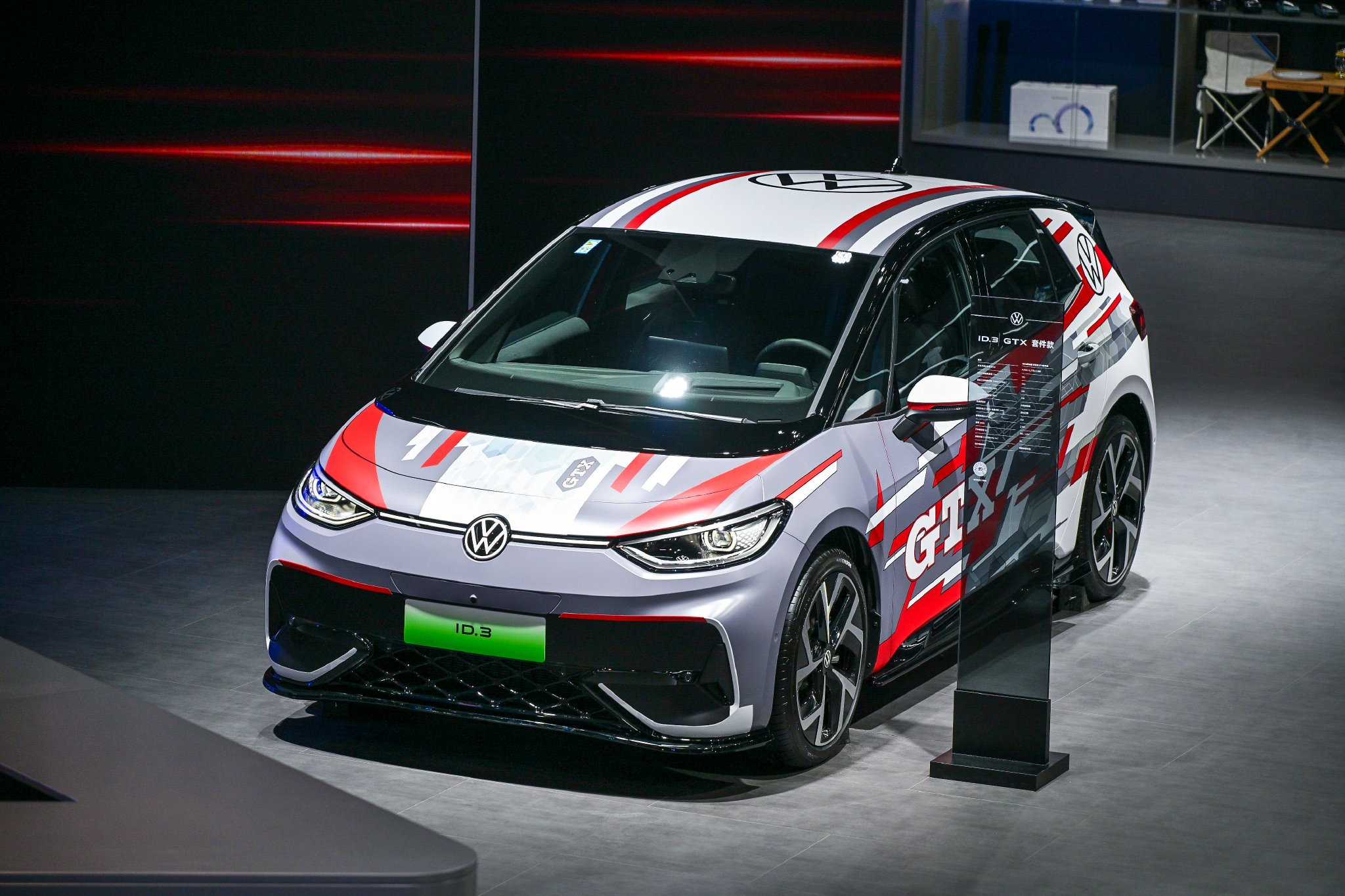 2025成都车展：全新凌渡L上市引领油车个性化风潮，上汽大众持续发力 “油电同进”