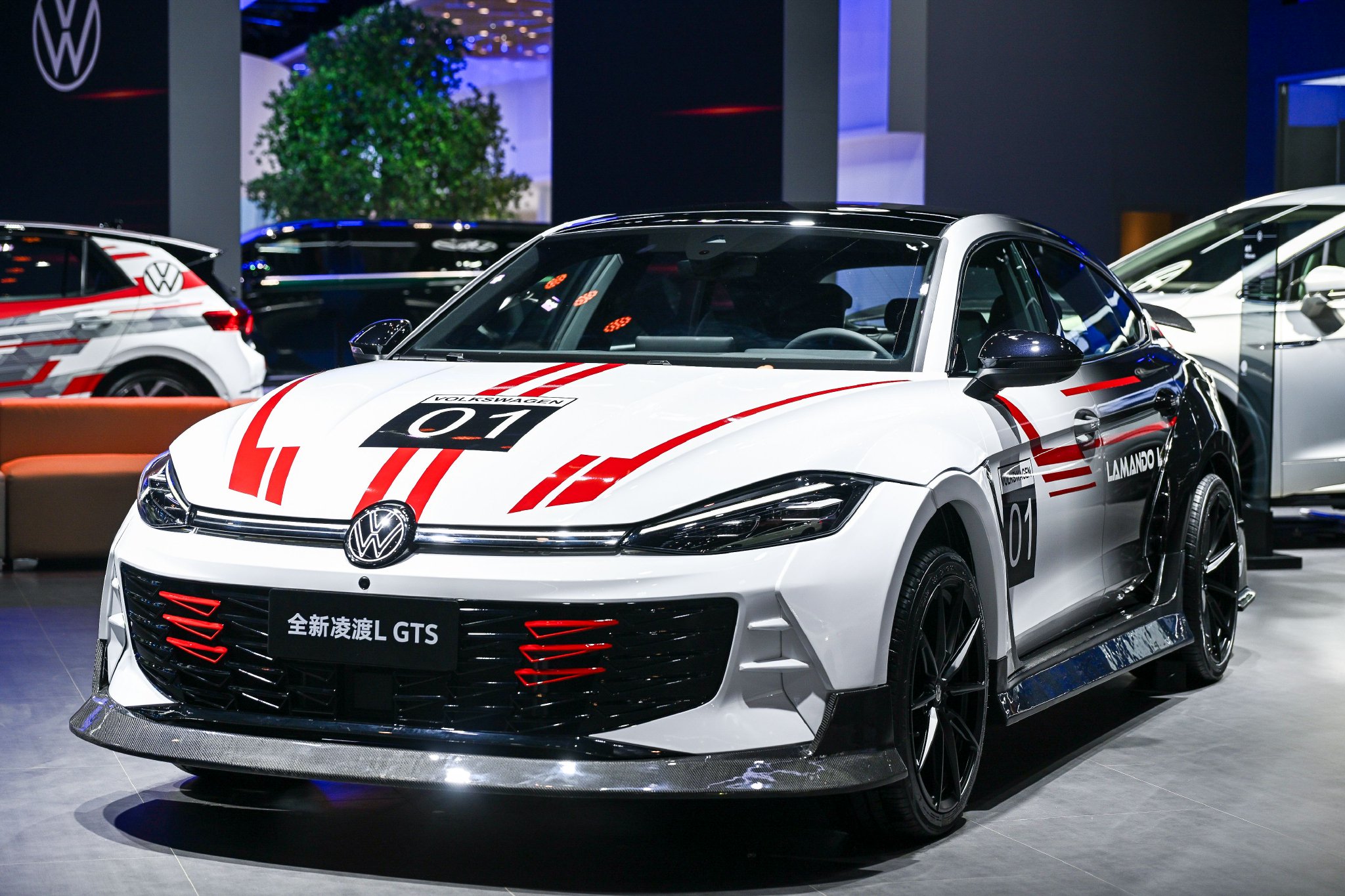 2025成都车展：全新凌渡L上市引领油车个性化风潮，上汽大众持续发力 “油电同进”