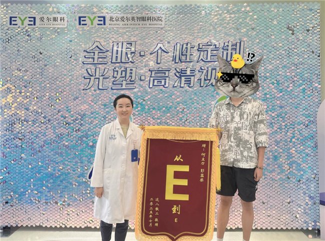 （彭暖医生和小李合照）