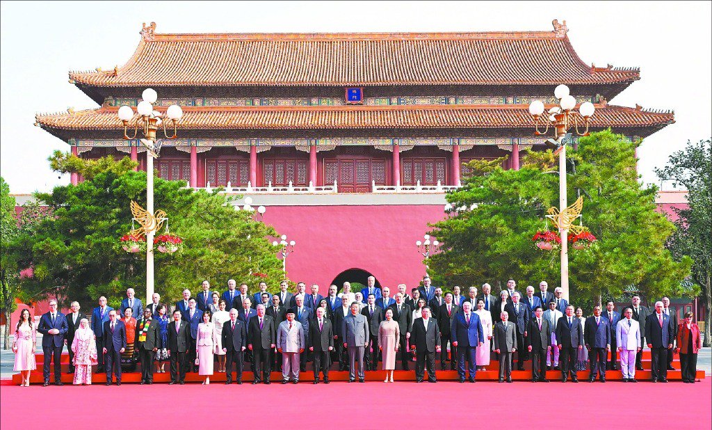 中国胜利日大阅兵令世界瞩目|习近平_新浪财经_新浪网