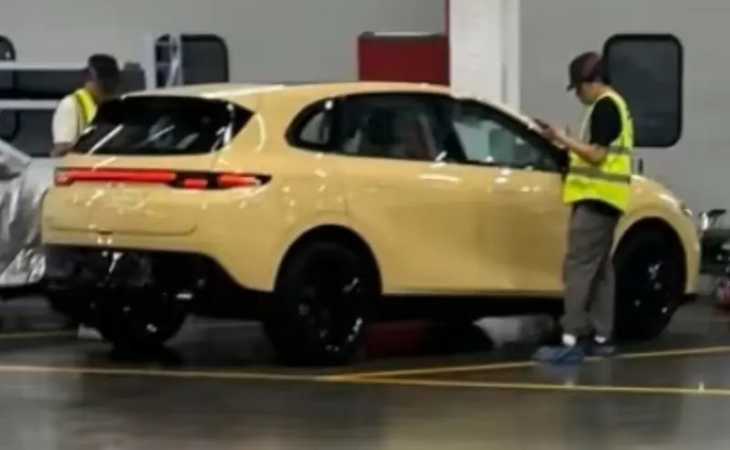 ▲ 零跑 B05 谍照