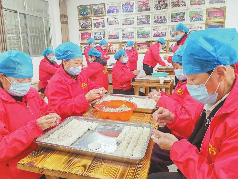 自愿者义务包饺子