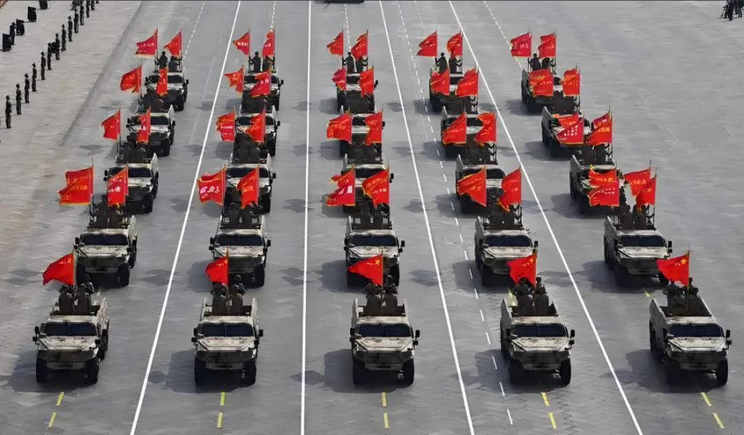 新能源汽车_中国新能源车企阅兵_比亚迪T18纯电动环卫车