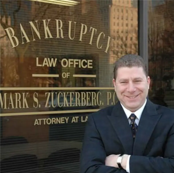 （马克·扎克伯格经营着自己的破产法律所）