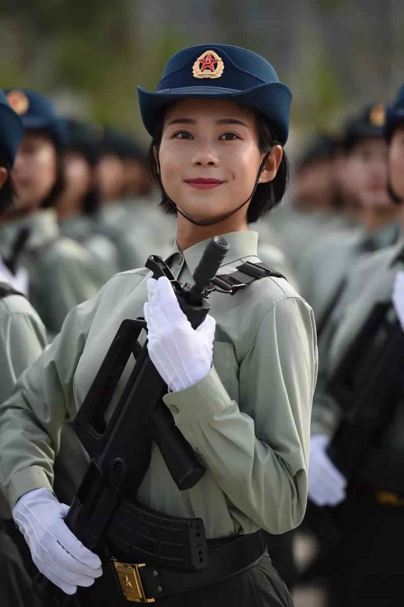 排面长王爽如愿成为徒步方队的女兵2019年庆祝新中国成立70周年阅兵成