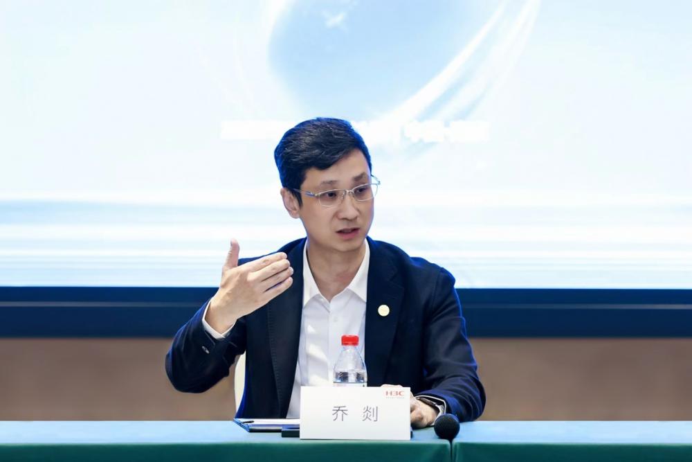 图：新华三集团高级副总裁、网络产品线总裁乔剡