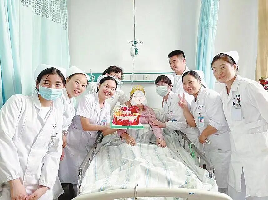 “医路同行”帮扶大病患者