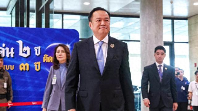 投票选举新总理,自豪泰党党首阿努廷·参威拉军获得过半数议员支持