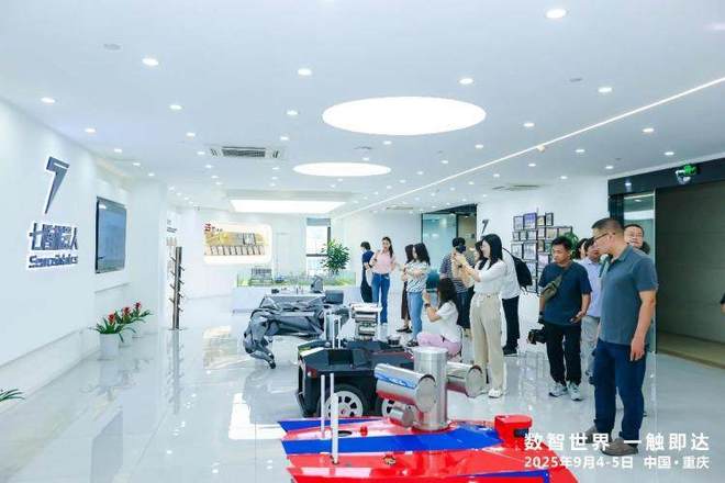 媒体探访七腾机器人展厅。图源 受访者