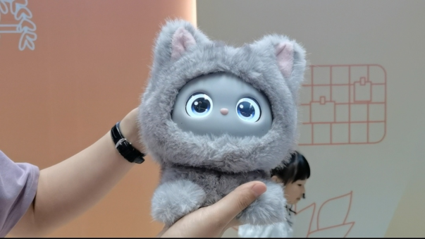 （中兴通讯AI宠物Mochi  《消费者报道》记者摄）