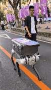 △大连理工大学机器狗为新生搬行李