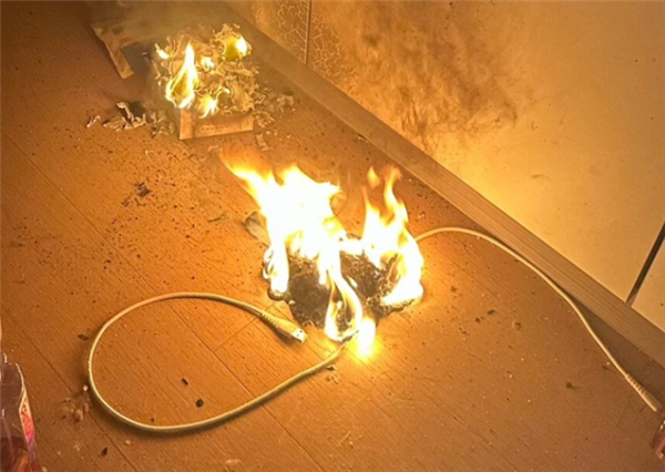 女子睡梦中被充电宝炸醒：床垫被褥部分烧毁