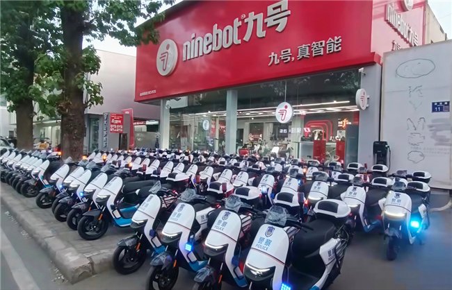 图：九号警务电动车在河南洛阳交付